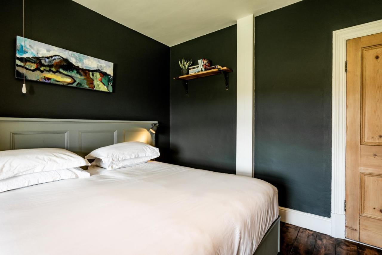 The Old Vicarage Bed & Breakfast Moylgrove Eksteriør bilde