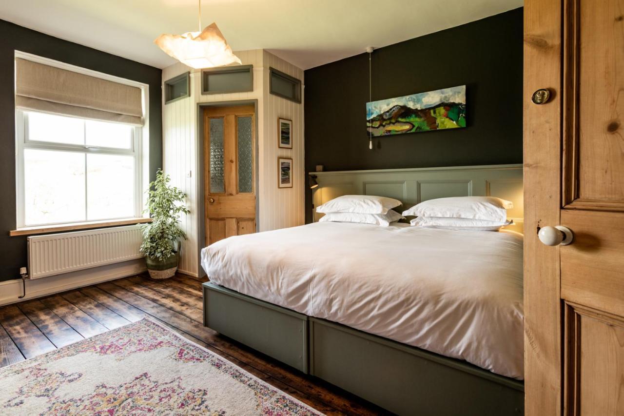 The Old Vicarage Bed & Breakfast Moylgrove Eksteriør bilde