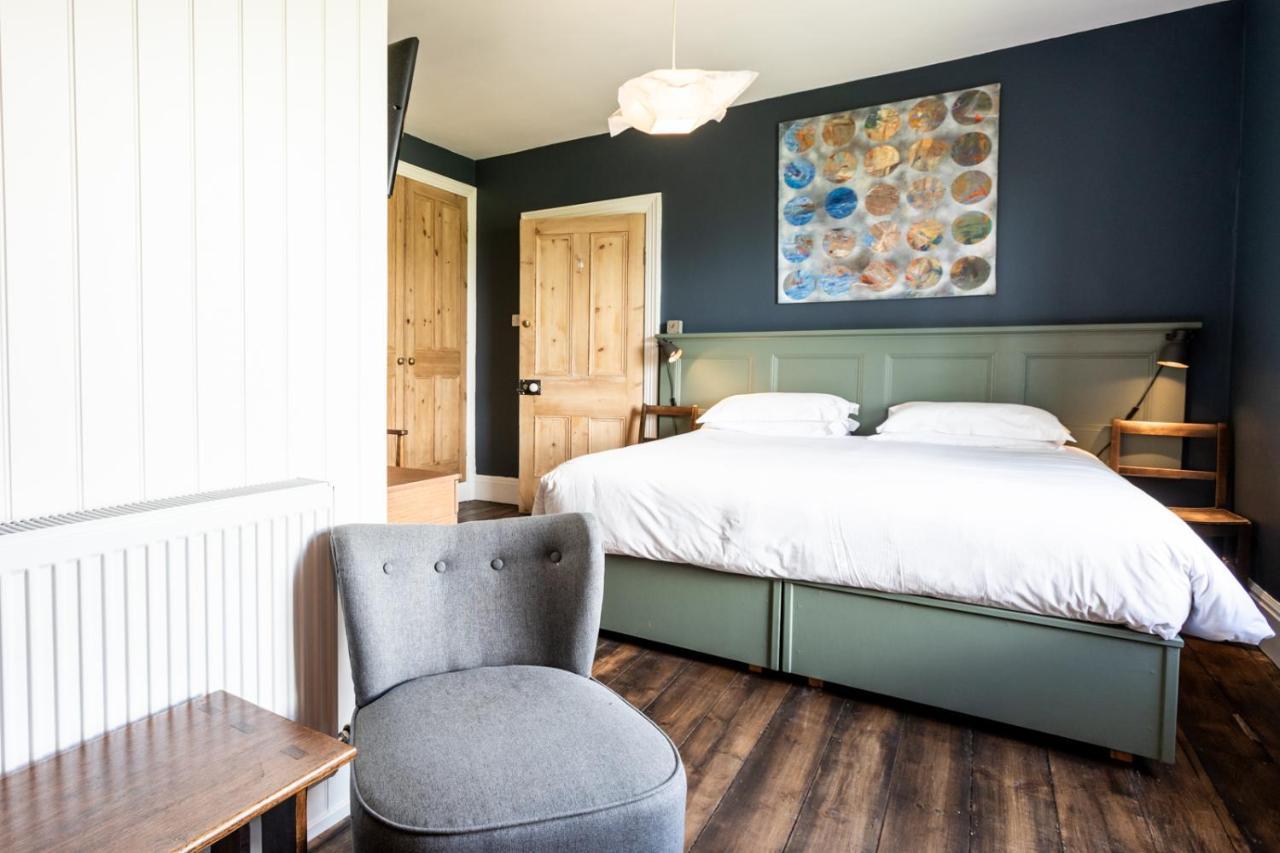 The Old Vicarage Bed & Breakfast Moylgrove Eksteriør bilde