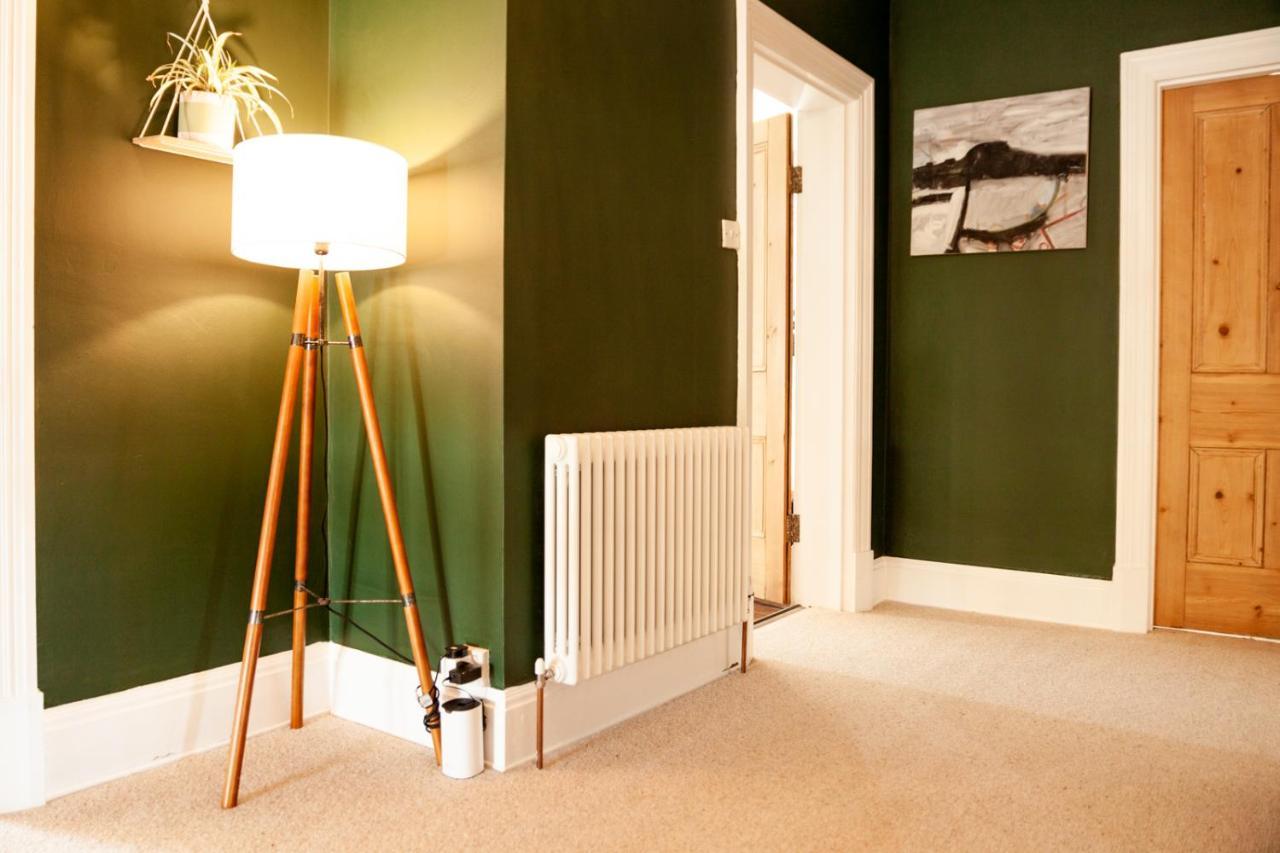The Old Vicarage Bed & Breakfast Moylgrove Eksteriør bilde