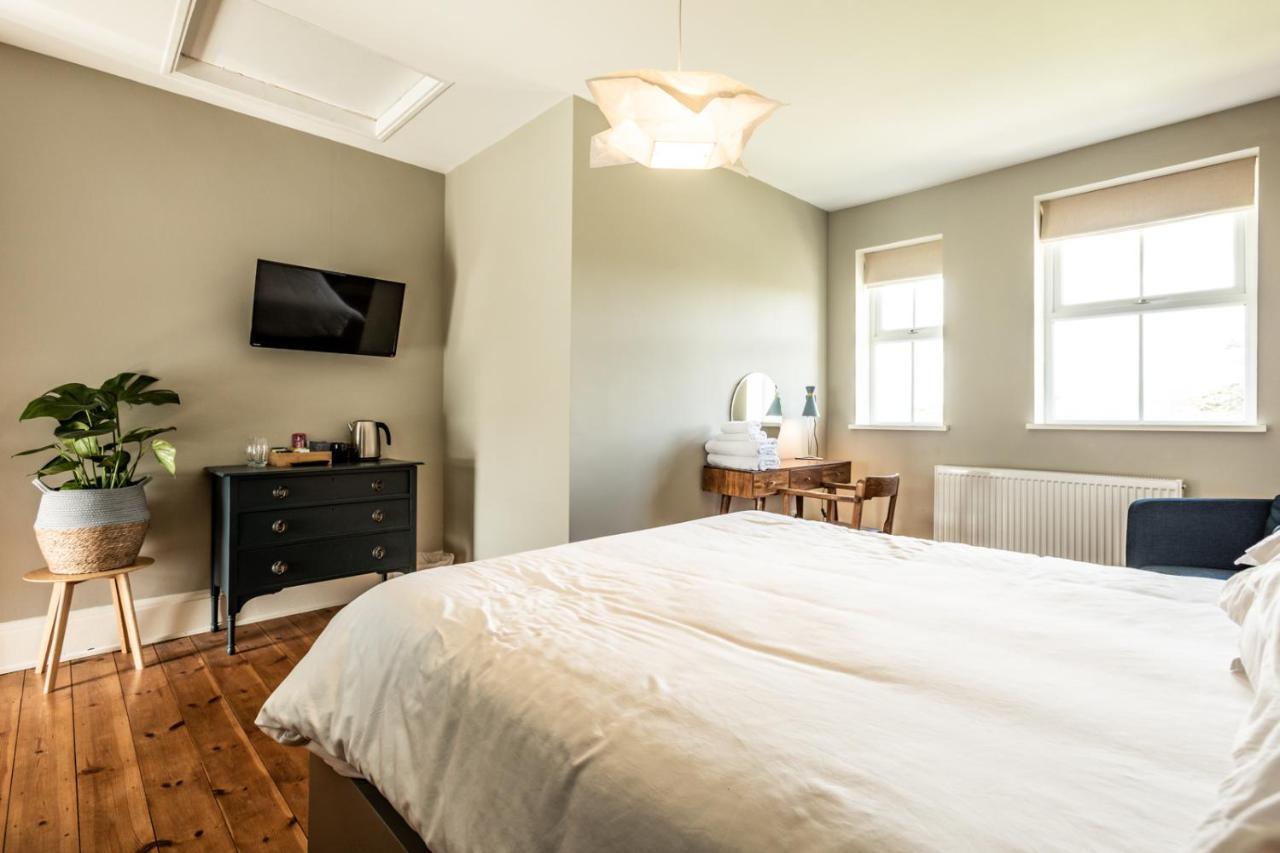 The Old Vicarage Bed & Breakfast Moylgrove Eksteriør bilde