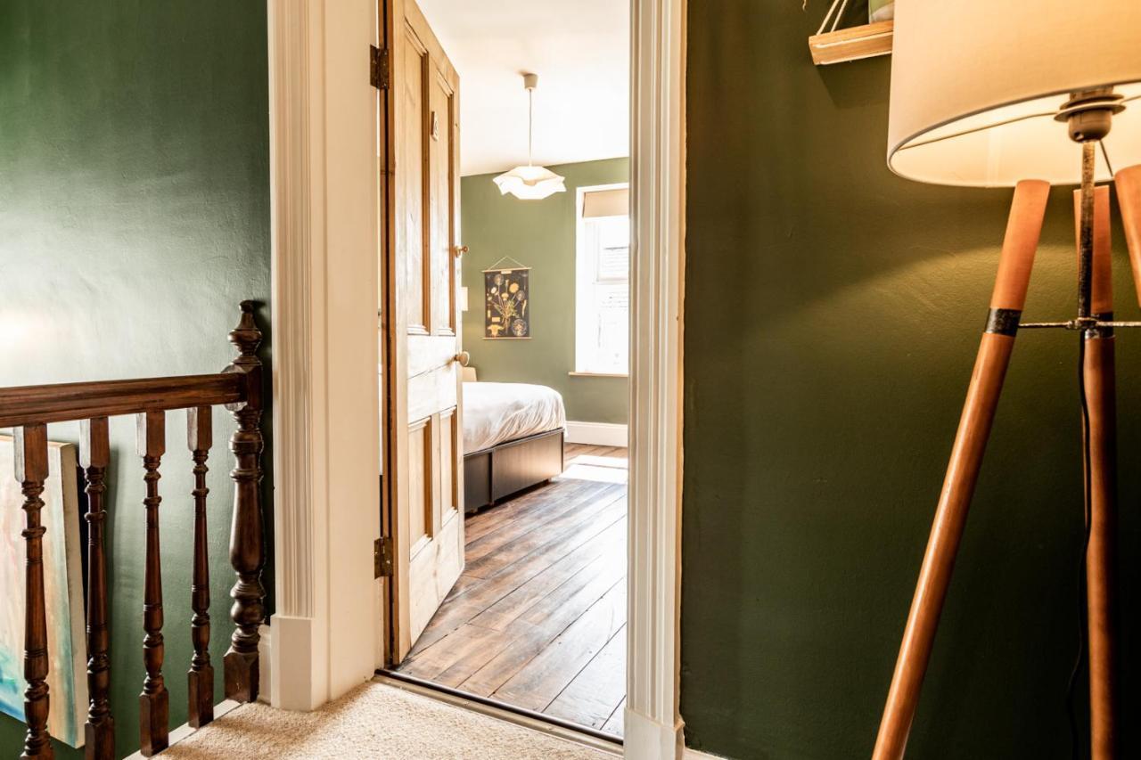 The Old Vicarage Bed & Breakfast Moylgrove Eksteriør bilde