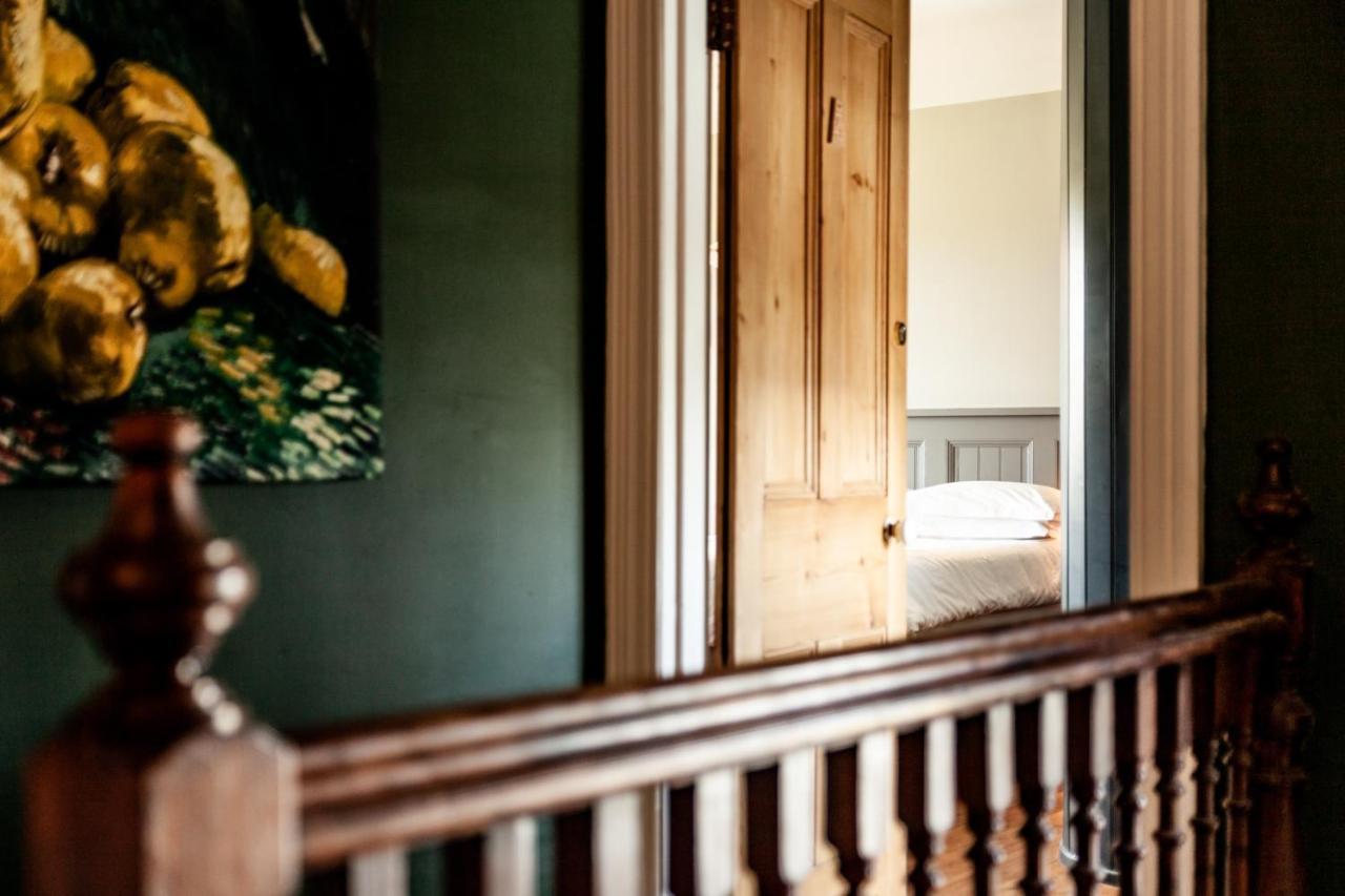The Old Vicarage Bed & Breakfast Moylgrove Eksteriør bilde