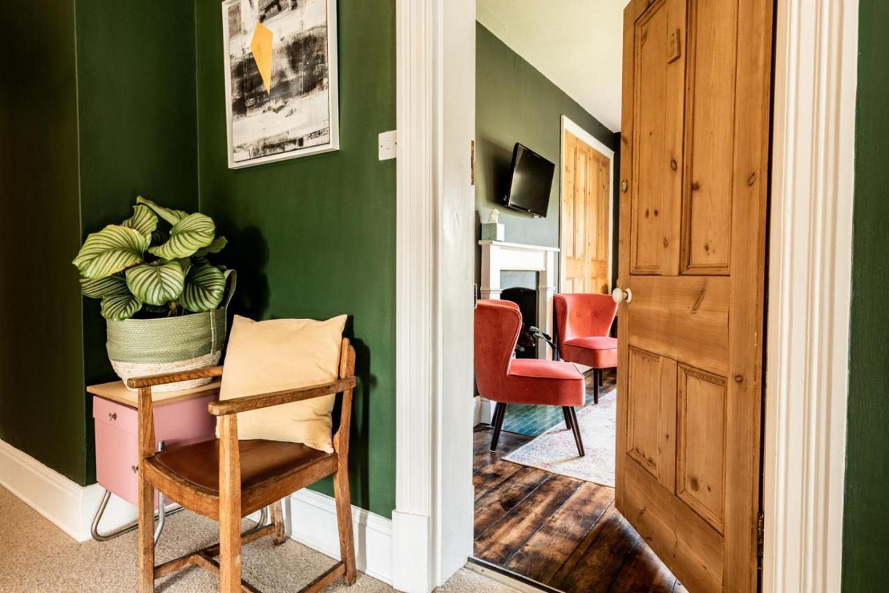 The Old Vicarage Bed & Breakfast Moylgrove Eksteriør bilde