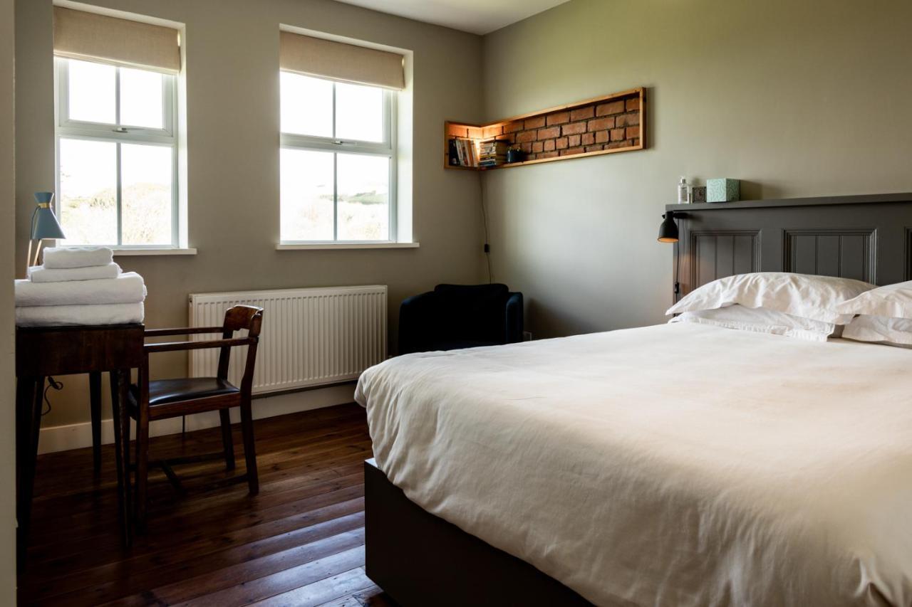 The Old Vicarage Bed & Breakfast Moylgrove Eksteriør bilde