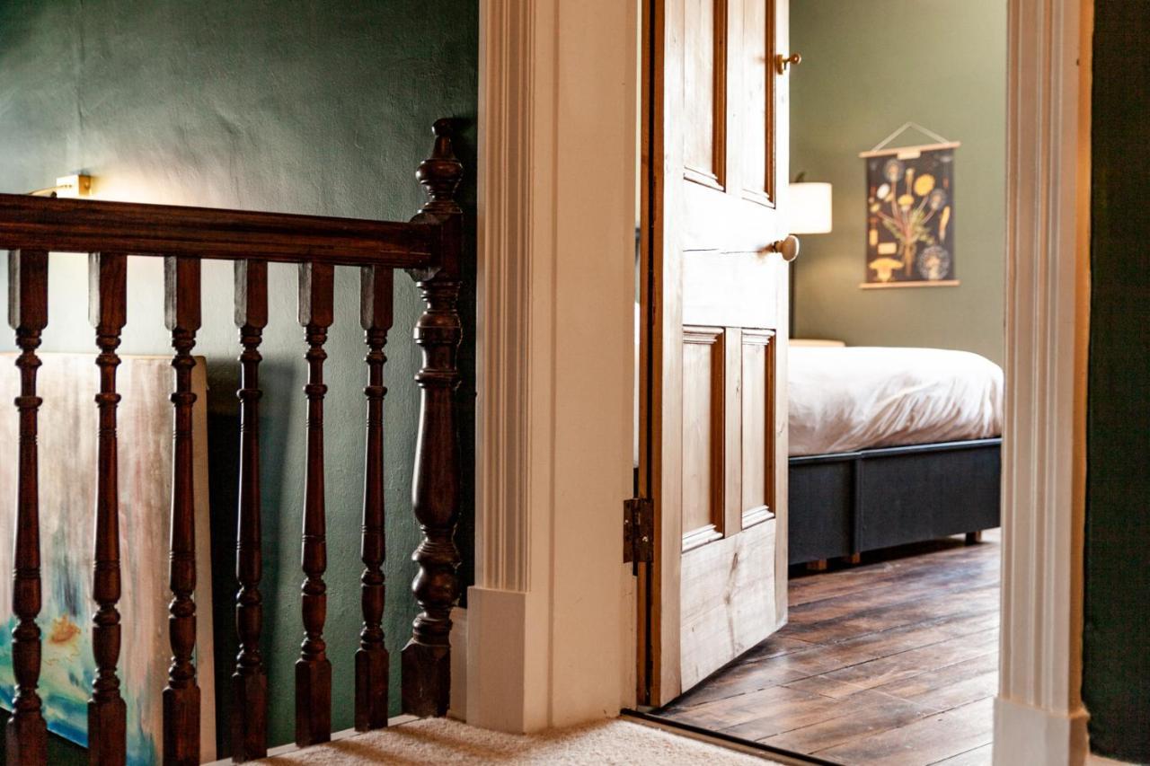 The Old Vicarage Bed & Breakfast Moylgrove Eksteriør bilde