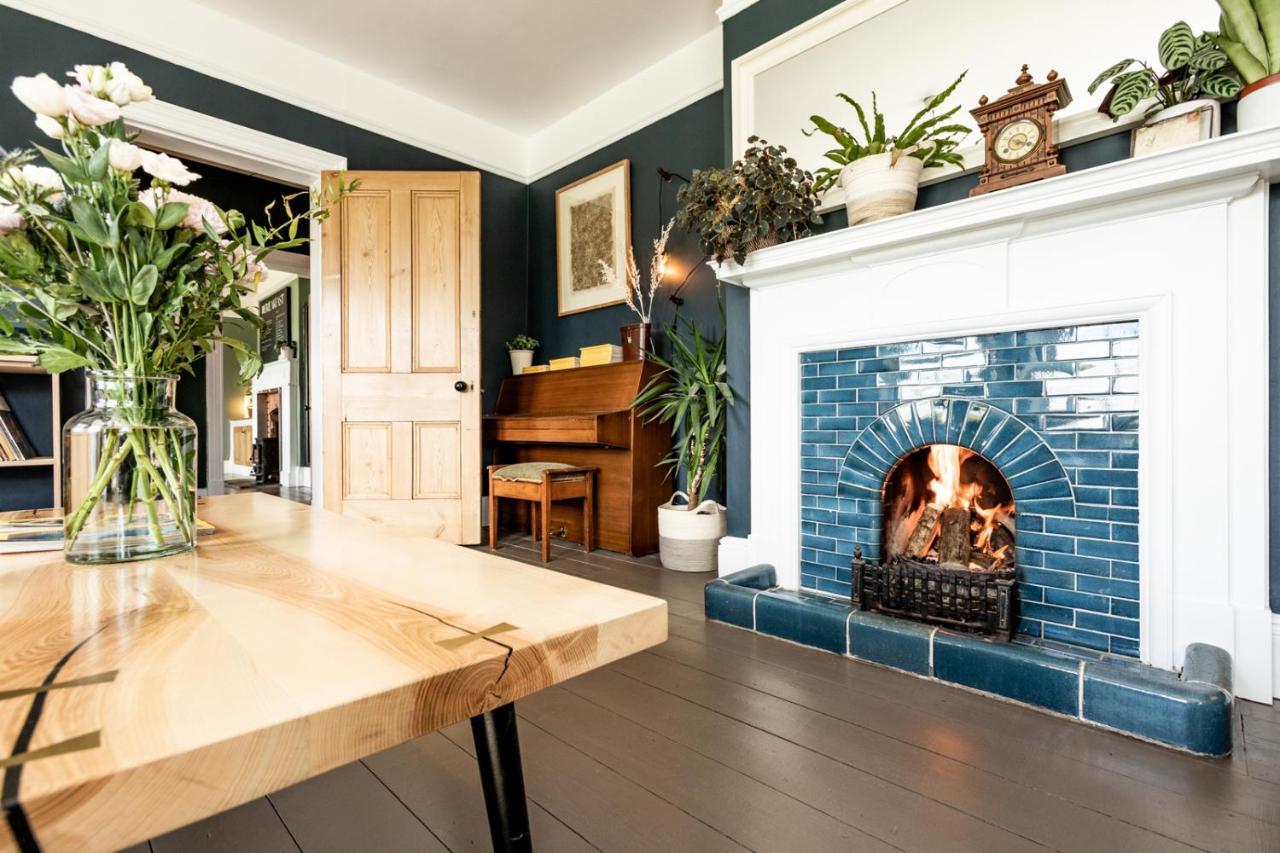 The Old Vicarage Bed & Breakfast Moylgrove Eksteriør bilde