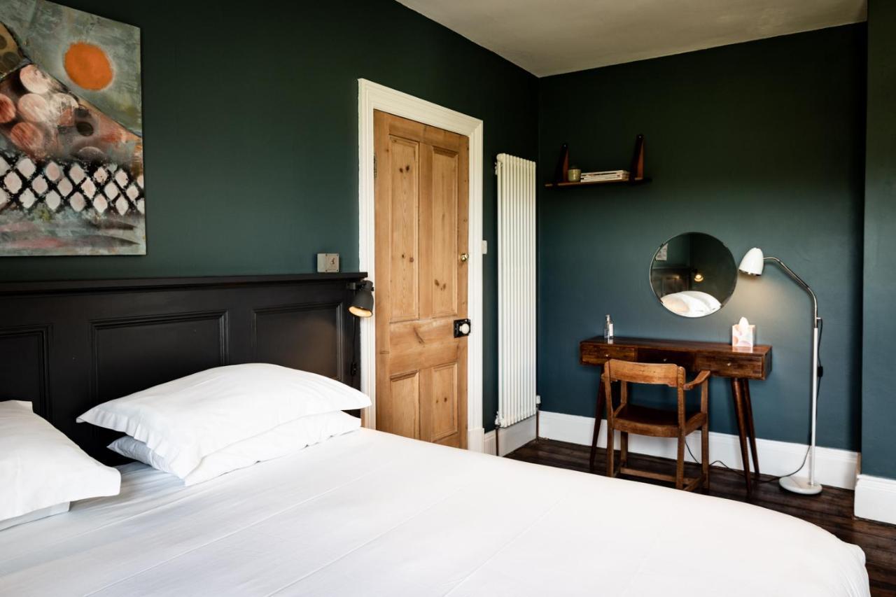 The Old Vicarage Bed & Breakfast Moylgrove Eksteriør bilde